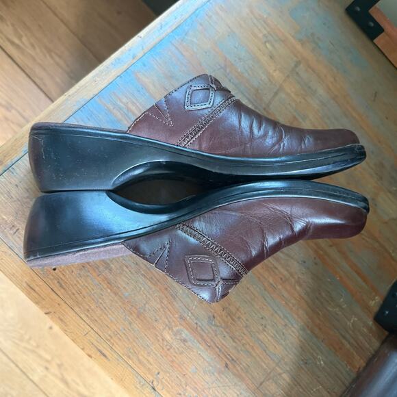 Clarks Women Bluemanor Clogs SZ 9.5 Brown Leather Comfort Classic Casual 80789 - Picture 6 of 10